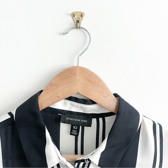 Jones New York Blouse Button Up Striped Black White Short Sleeved Women's 10 NWT - Picture 4 of 7